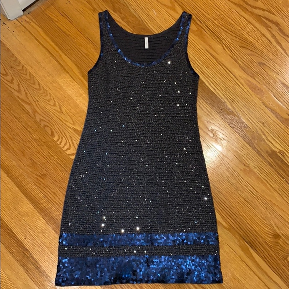 💝 PRICE DROP 💝 IISLI SEQUINNED DRESS